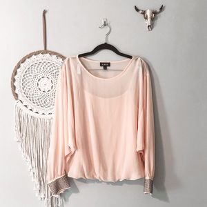 3/$30 •long sleeve lined flowy blouse•